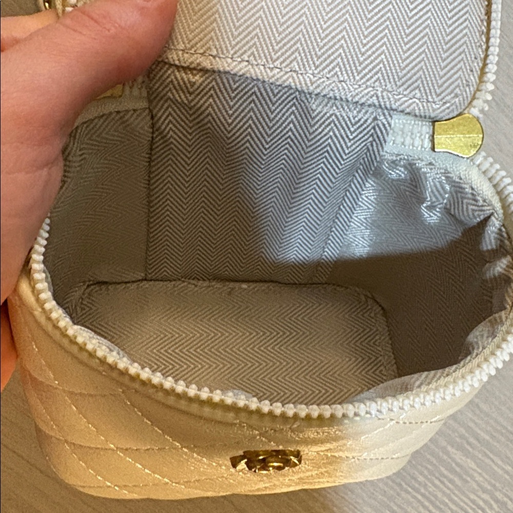 New Cream Quilted Chain mini Bag 4.5" x 4" - Picture 5 of 10